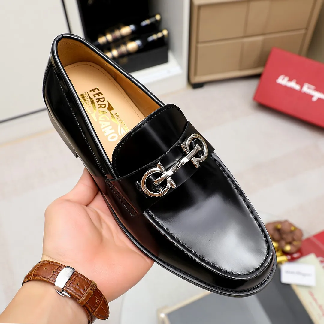 Men's shoes 💰420 🔥Ferragamo's new men's casual slip-on shoes🇨🇳Official website original 1:1 mold, original quality💯Fine workmanship, high-end luxury☘The upper is made of imported Italian first-layer cowhide🌴Luxurious water dyeing🐂Leather lining🍓Rubber wear-resistant and non-slip outsole, breathable and comfortable to wear🍍The first choice for high-taste men, color optional! Code number 38-45